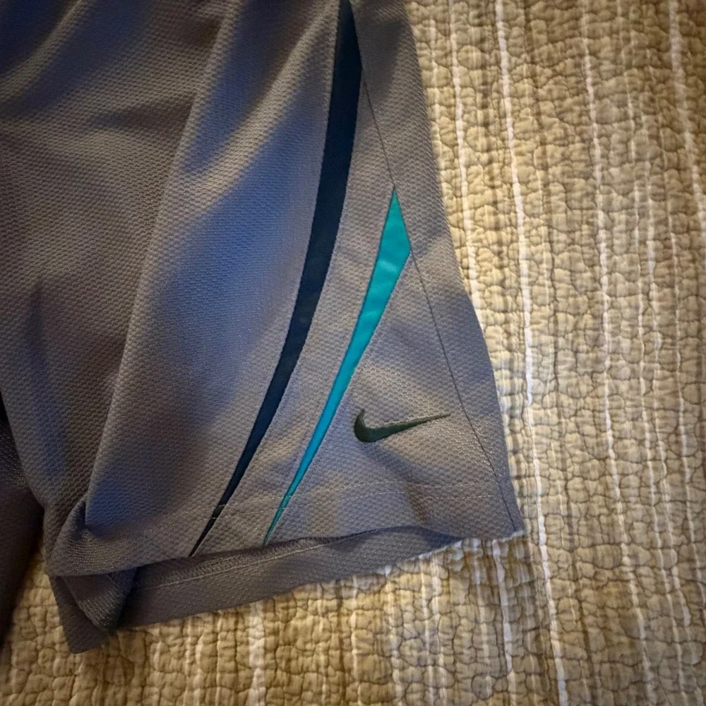 Nike Boys Grey Basketball Shorts Mesh Athletic Gym Pockets Grey Medium M